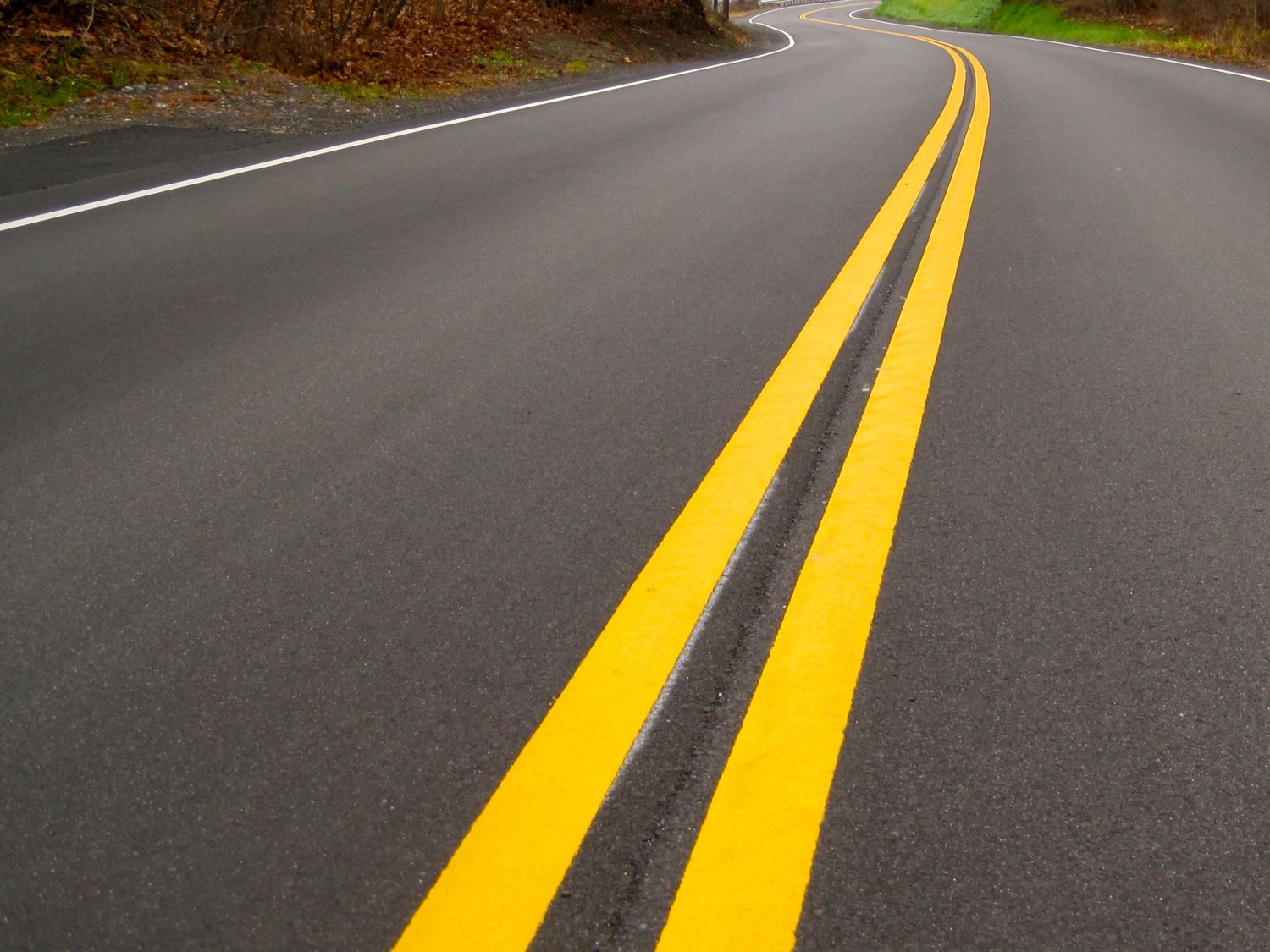 double yellow lines on road
